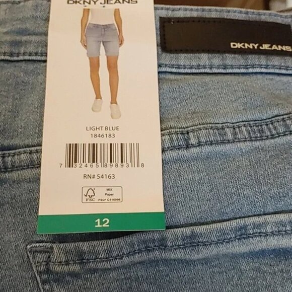 NWT DKNY Women's‎ Denim Bermuda Short light blue - Picture 7 of 9